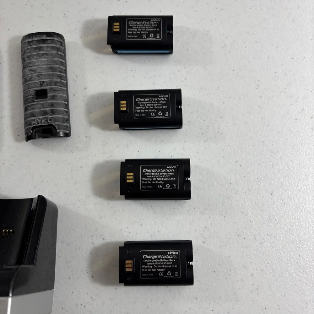 Nyko Charge Station Quad for Wii Remote 4 Battery Packs & Covers 87122-A50 Black